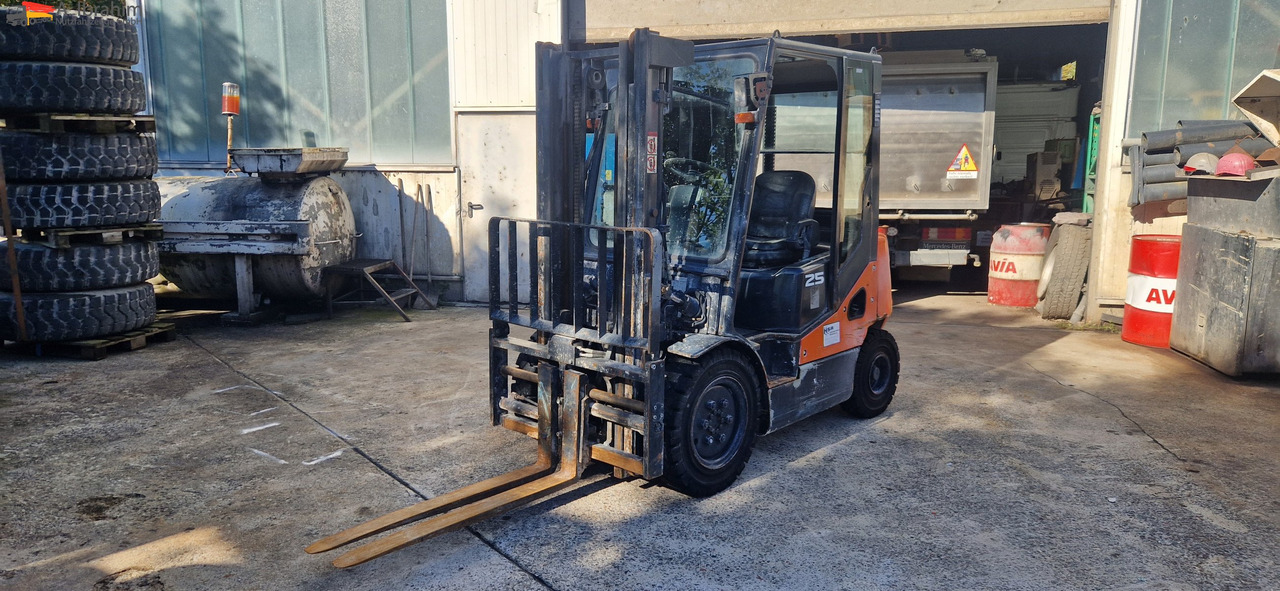 Doosan D25-5 Duplexmast, Seitenverschiebung, autom. Gabelverst. - Stivuitor diesel: Foto 1 Doosan D25-5 Duplexmast, Seitenverschiebung, autom. Gabelverst. - Stivuitor diesel: Foto 1