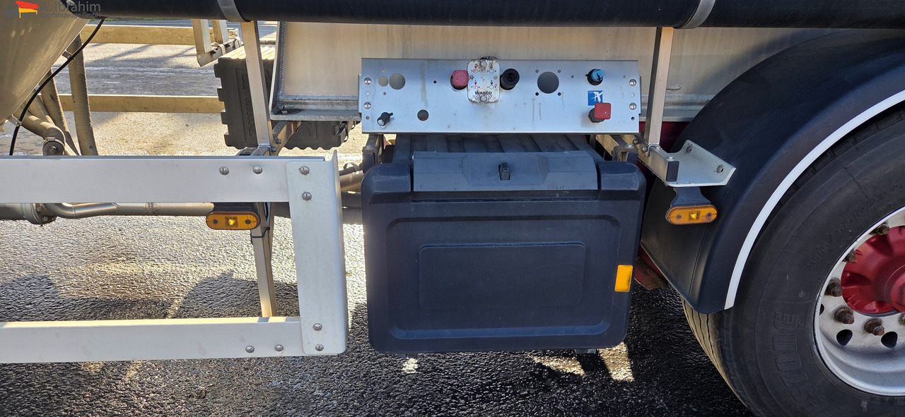 Feldbinder EUT 40.3 Liftachse, Scheibenbremse Topzustand | einsatzbereit - Semiremorcă siloz: Foto 4 Feldbinder EUT 40.3 Liftachse, Scheibenbremse Topzustand | einsatzbereit - Semiremorcă siloz: Foto 4