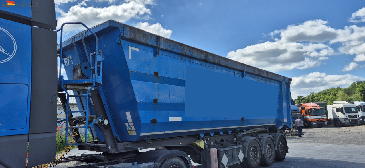Kempf SKM 35/3 Leichter Schaden am Heck voll fahrbereit. - Semiremorcă basculantă: Foto 1 Kempf SKM 35/3 Leichter Schaden am Heck voll fahrbereit. - Semiremorcă basculantă: Foto 1