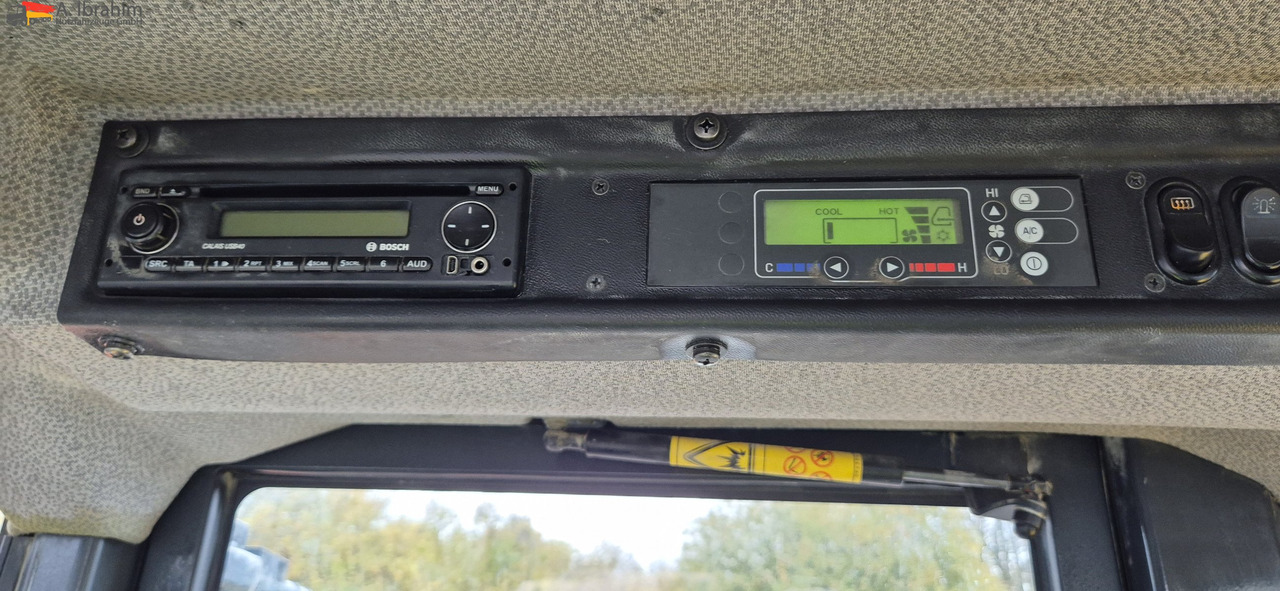 Komatsu WA 250 Zustand technisch ok, optisch 3-4 Unterlagen vorhanden - Încărcător frontal pe pneuri: Foto 5 Komatsu WA 250 Zustand technisch ok, optisch 3-4 Unterlagen vorhanden - Încărcător frontal pe pneuri: Foto 5