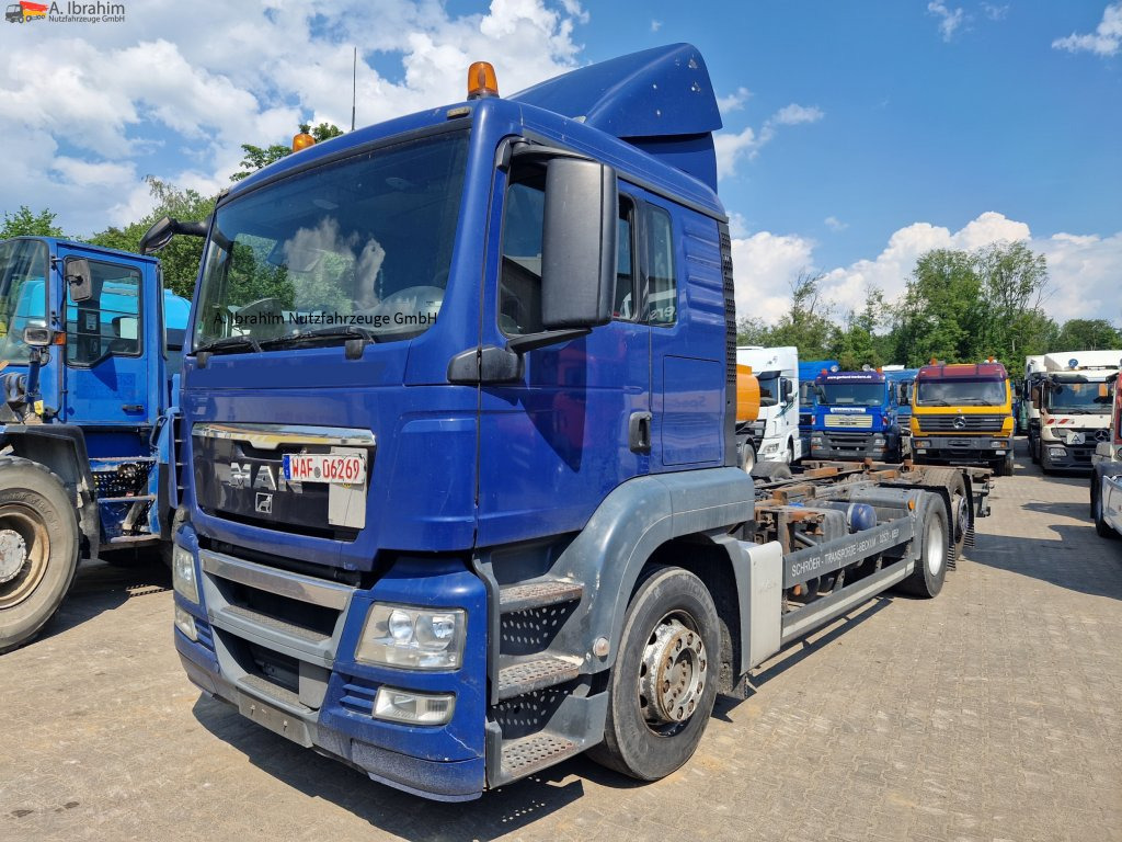 MAN 26.360 Klima Retarder Zustand gut - Camion transport containere/ Swap body: Foto 1 MAN 26.360 Klima Retarder Zustand gut - Camion transport containere/ Swap body: Foto 1