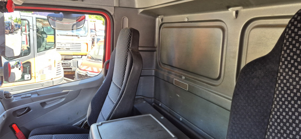 Mercedes-Benz 1829L Staplerhalterung, , Schiebeplane - Camion cu prelată: Foto 5 Mercedes-Benz 1829L Staplerhalterung, , Schiebeplane - Camion cu prelată: Foto 5