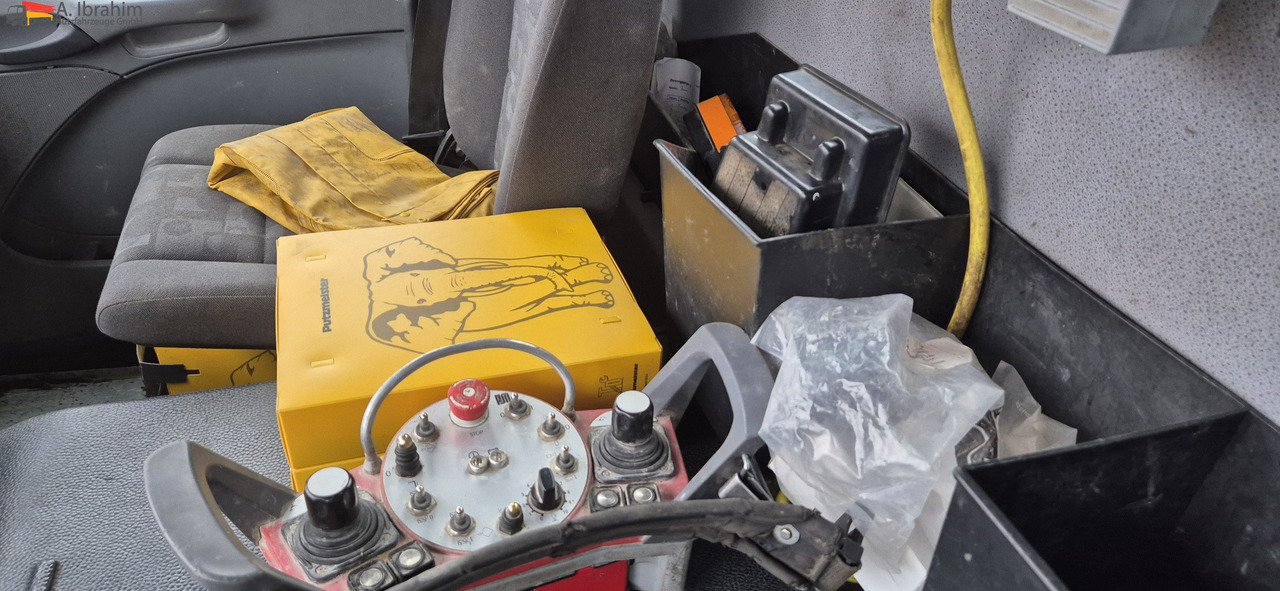 Mercedes-Benz 3241 PM 21-3 Liebherr 7 cbm PUMI Putzmeister Liebherr - Autobetonieră cu pompă: Foto 3 Mercedes-Benz 3241 PM 21-3 Liebherr 7 cbm PUMI Putzmeister Liebherr - Autobetonieră cu pompă: Foto 3