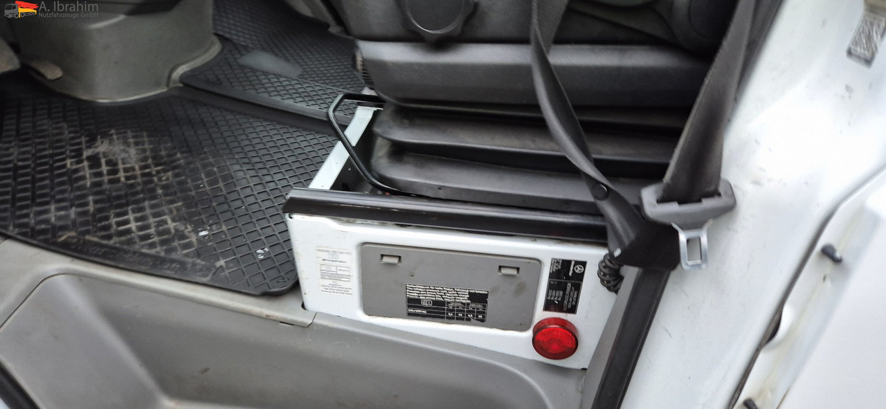 Mercedes-Benz Sprinter DB 319 CDI Automatik, Tempomat, ATM bei 290 tkm - Maşină de tractare: Foto 4 Mercedes-Benz Sprinter DB 319 CDI Automatik, Tempomat, ATM bei 290 tkm - Maşină de tractare: Foto 4