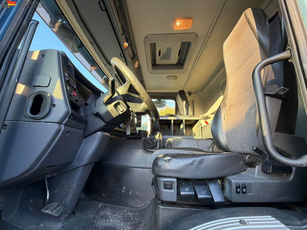 Scania B4X2 Edelstahlkipper für Tierkörperbeseitigung Kran MKG - Autogunoiere: Foto 2 Scania B4X2 Edelstahlkipper für Tierkörperbeseitigung Kran MKG - Autogunoiere: Foto 2