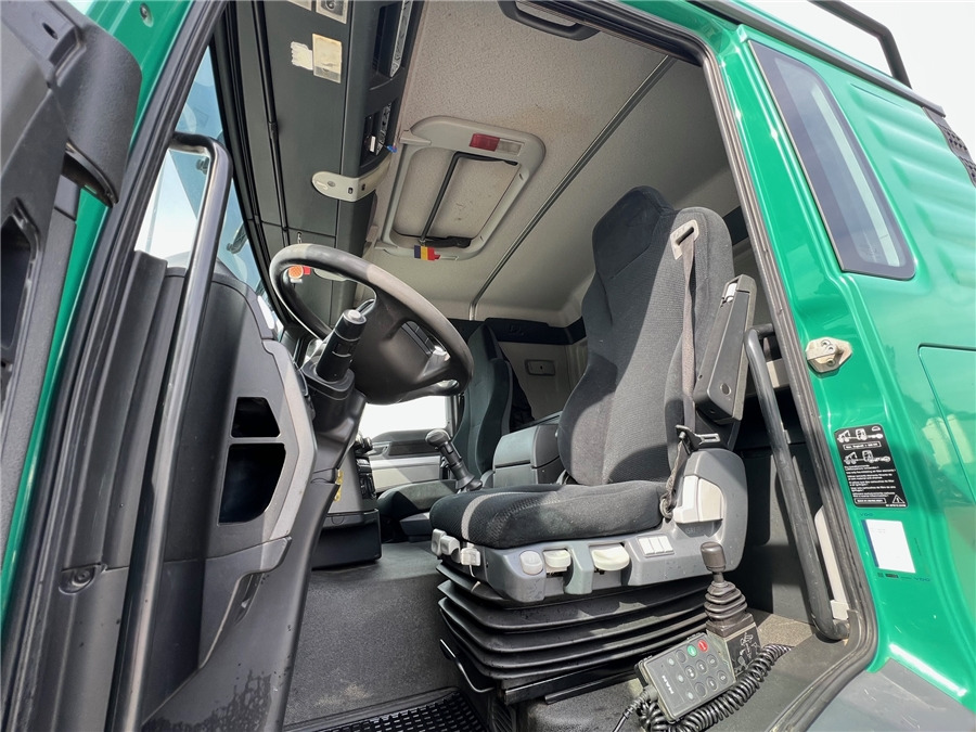 Interior photo 1: Cap tractor MAN TGX 18.480/RETARDER/Hidralik