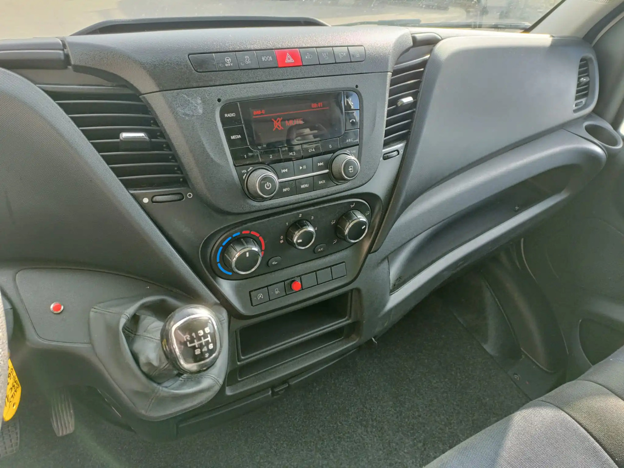 Autoutilitară IVECO DAILY 35C14: Foto 8