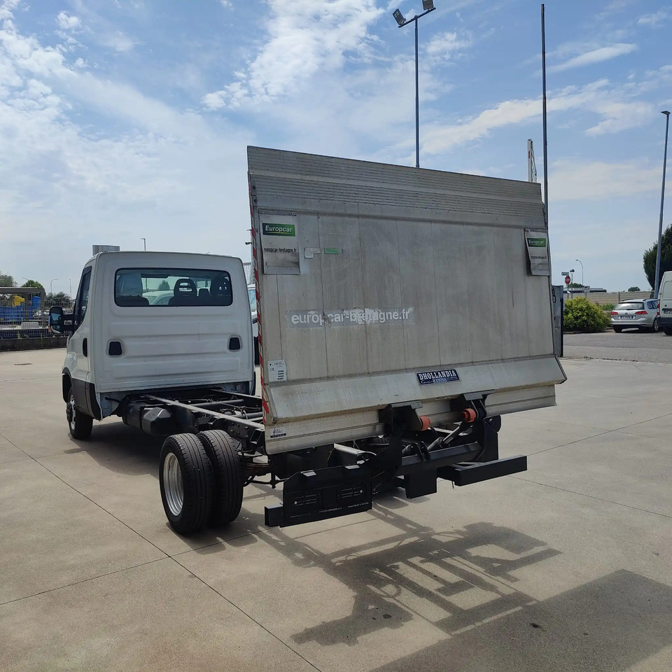 IVECO DAILY 35C14 - Autoutilitară: Foto 4 IVECO DAILY 35C14 - Autoutilitară: Foto 4