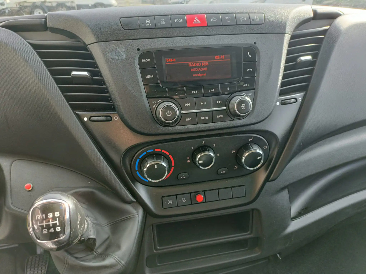 Autoutilitară IVECO DAILY 35C14: Foto 7