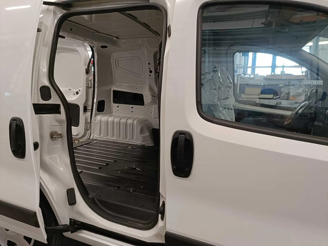 FIAT FIORINO SX - Dubă: Foto 5 FIAT FIORINO SX - Dubă: Foto 5