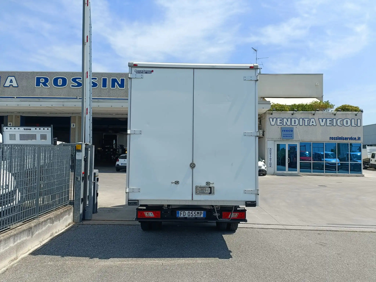FORD TRANSIT FURGONATO BOX - Autoutilitară box: Foto 3 FORD TRANSIT FURGONATO BOX - Autoutilitară box: Foto 3