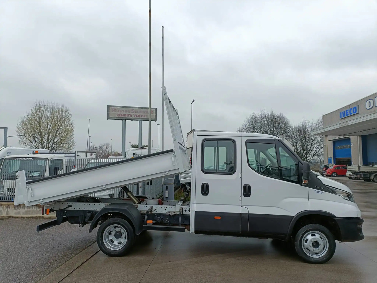 IVECO DAILY 35C14 DOPPIA CABINA RIBALTABILE 2.3 - Autoutilitară basculantă: Foto 3 IVECO DAILY 35C14 DOPPIA CABINA RIBALTABILE 2.3 - Autoutilitară basculantă: Foto 3