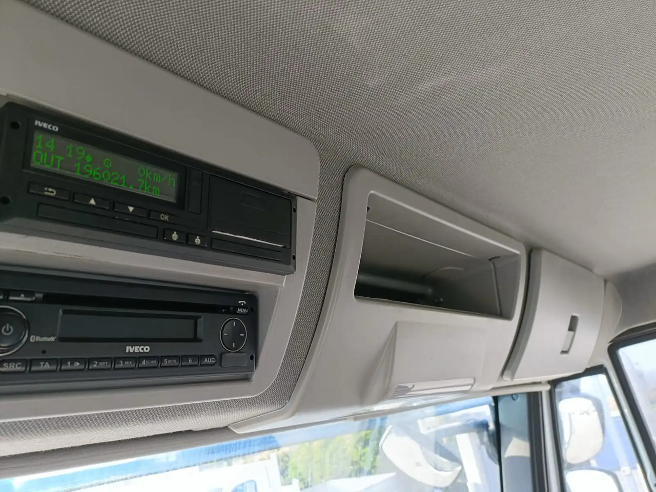 IVECO EUROCARGO 140E28P - Camion şasiu: Foto 2 IVECO EUROCARGO 140E28P - Camion şasiu: Foto 2