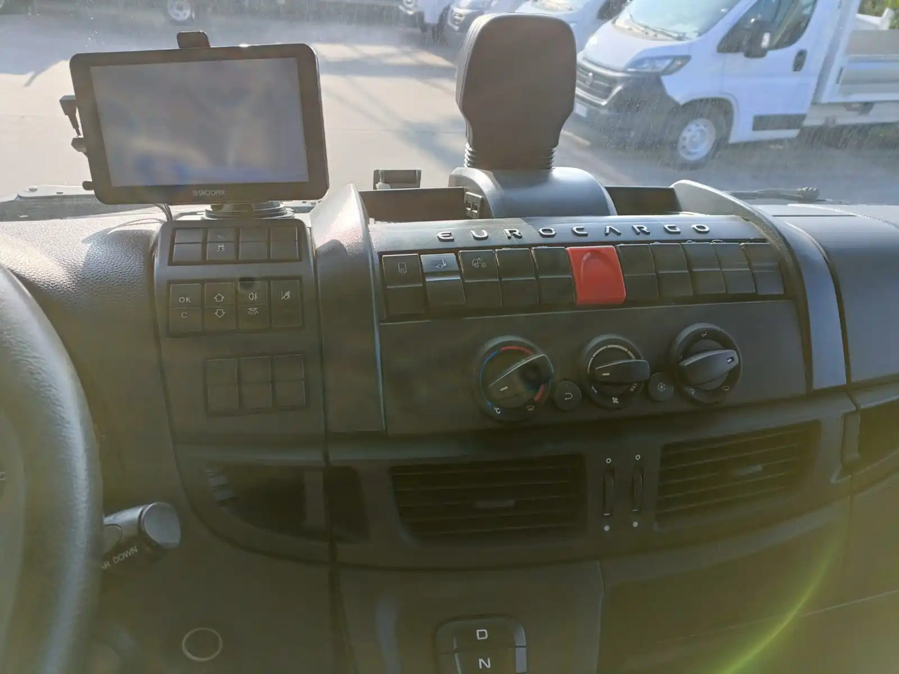 IVECO EUROCARGO 140E28P - Camion şasiu: Foto 3 IVECO EUROCARGO 140E28P - Camion şasiu: Foto 3