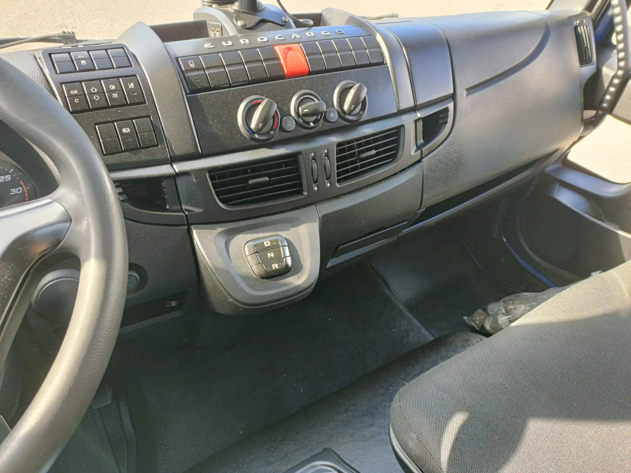 IVECO EUROCARGO 160E25P - Camion şasiu: Foto 2 IVECO EUROCARGO 160E25P - Camion şasiu: Foto 2