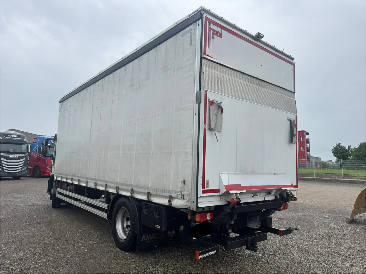 IVECO EUROCARGO 180E32P - Camion cu prelată: Foto 2 IVECO EUROCARGO 180E32P - Camion cu prelată: Foto 2