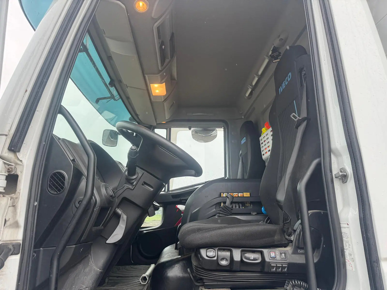 IVECO EUROCARGO 180E32P - Camion şasiu: Foto 2 IVECO EUROCARGO 180E32P - Camion şasiu: Foto 2