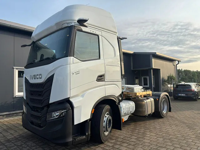 IVECO STRALIS S-WAY AS440S50 T/P - Camion şasiu: Foto 2 IVECO STRALIS S-WAY AS440S50 T/P - Camion şasiu: Foto 2