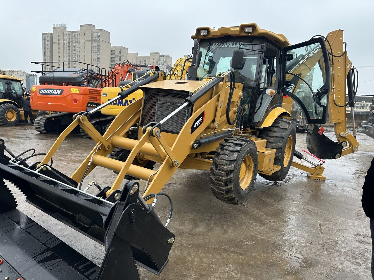 Caterpillar 420F - Buldoexcavator: Foto 3 Caterpillar 420F - Buldoexcavator: Foto 3