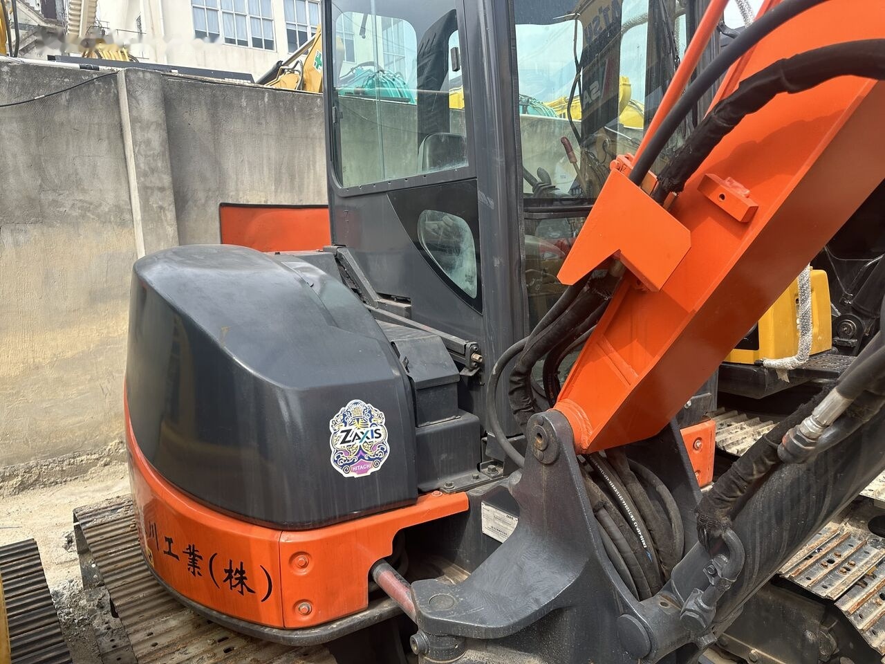 Hitachi ZX50U-2 - Mini excavator: Foto 1 Hitachi ZX50U-2 - Mini excavator: Foto 1