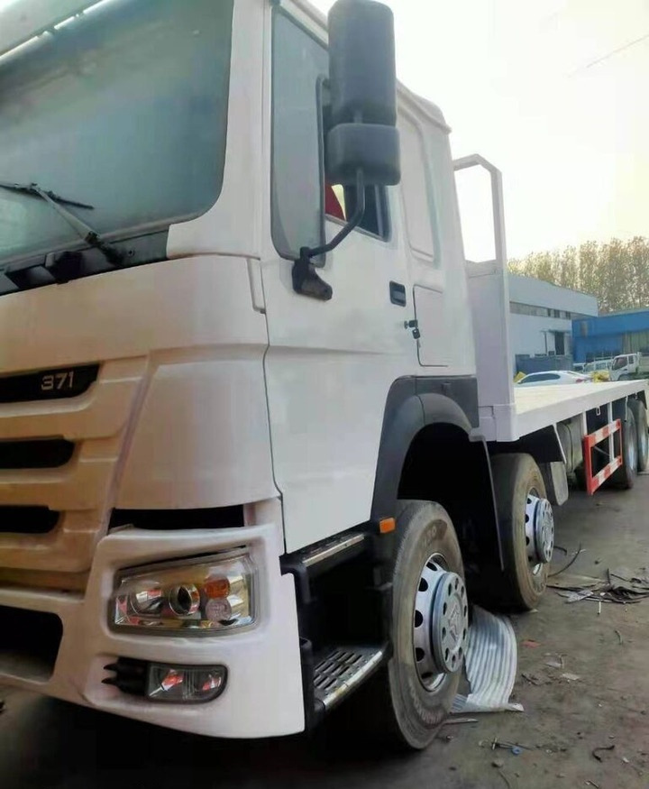 Howo 371 - Camion cisternă: Foto 1 Howo 371 - Camion cisternă: Foto 1