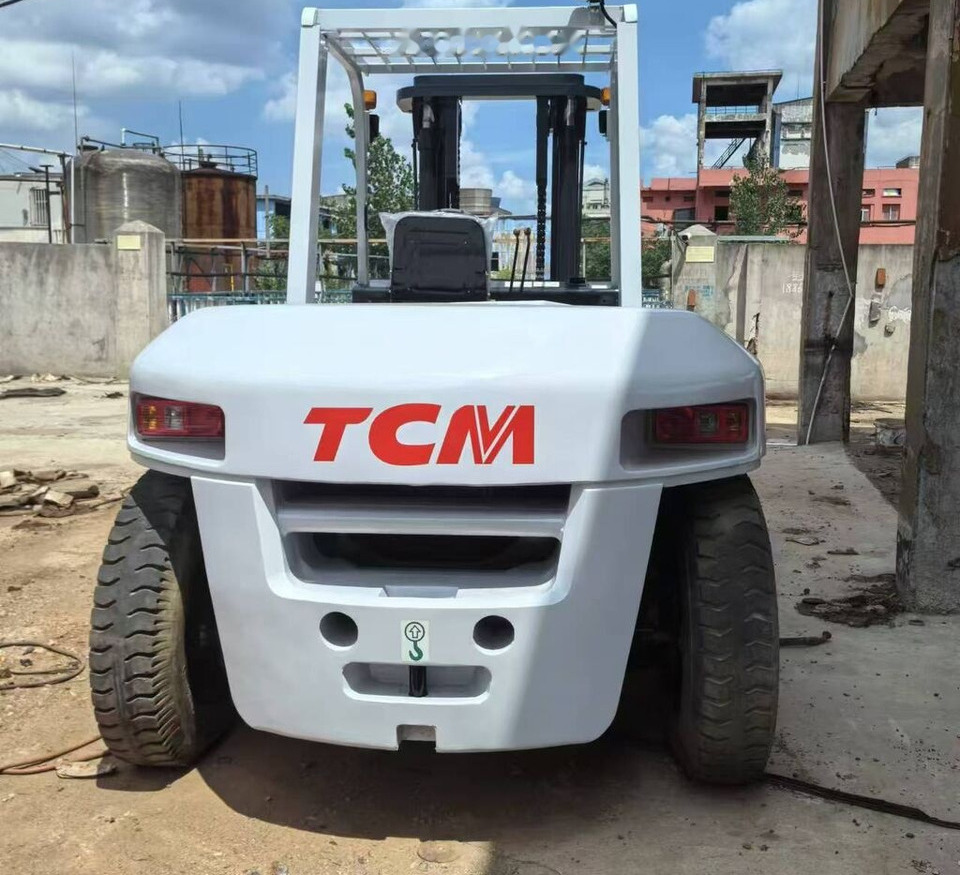 TCM FD100 - Stivuitor diesel: Foto 1 TCM FD100 - Stivuitor diesel: Foto 1