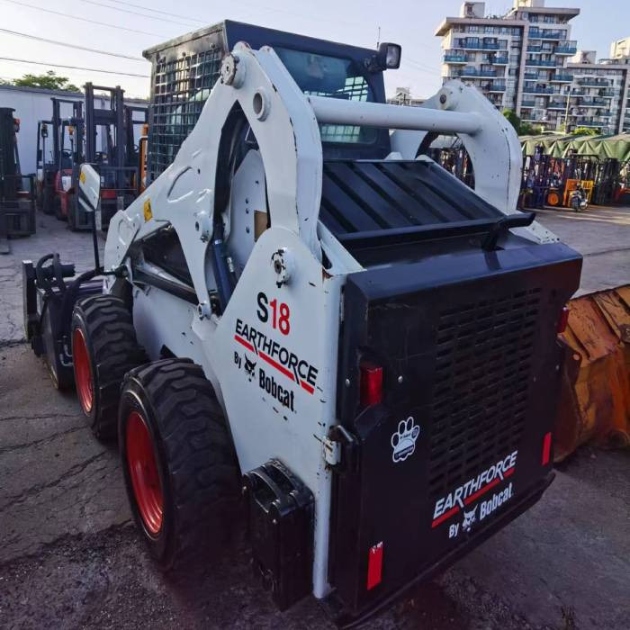 BOBCAT S18 - Mini încărcător: Foto 2 BOBCAT S18 - Mini încărcător: Foto 2