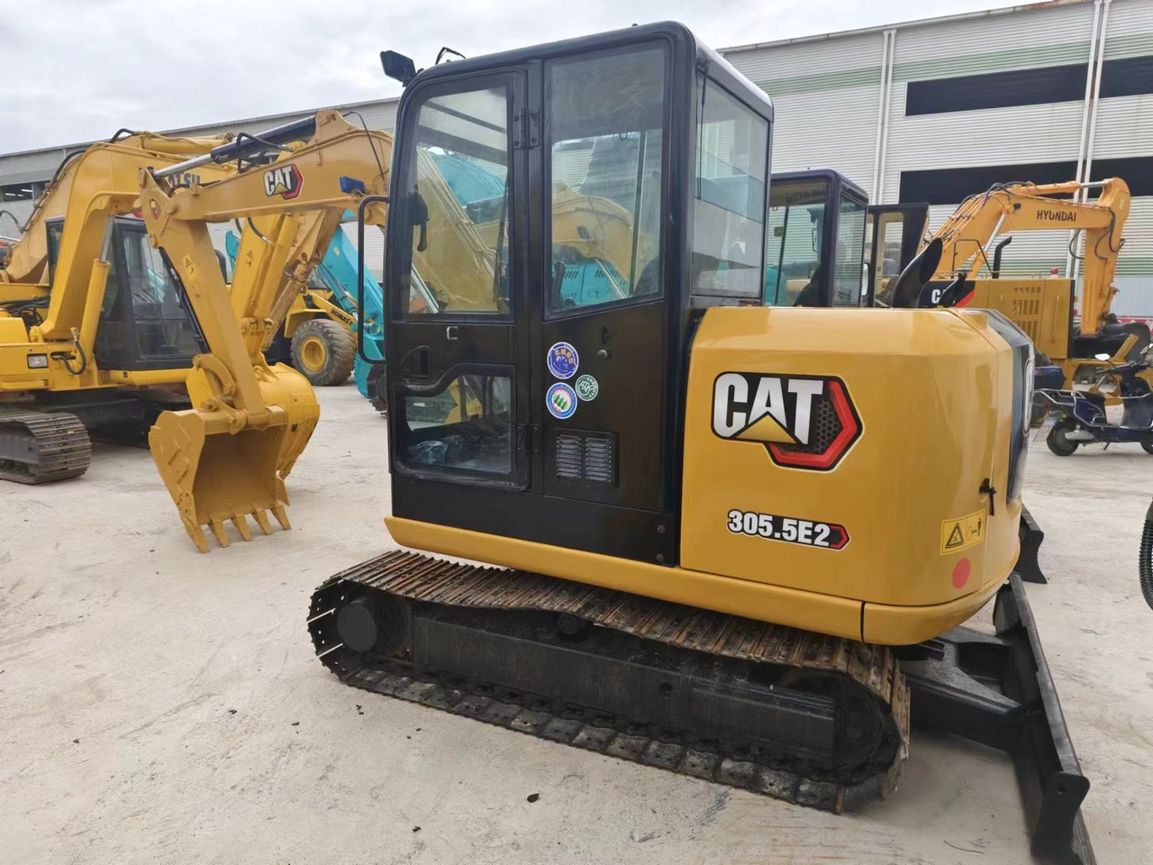 CATERPILLAR 305.5e2 - Excavator pe şenile: Foto 1 CATERPILLAR 305.5e2 - Excavator pe şenile: Foto 1