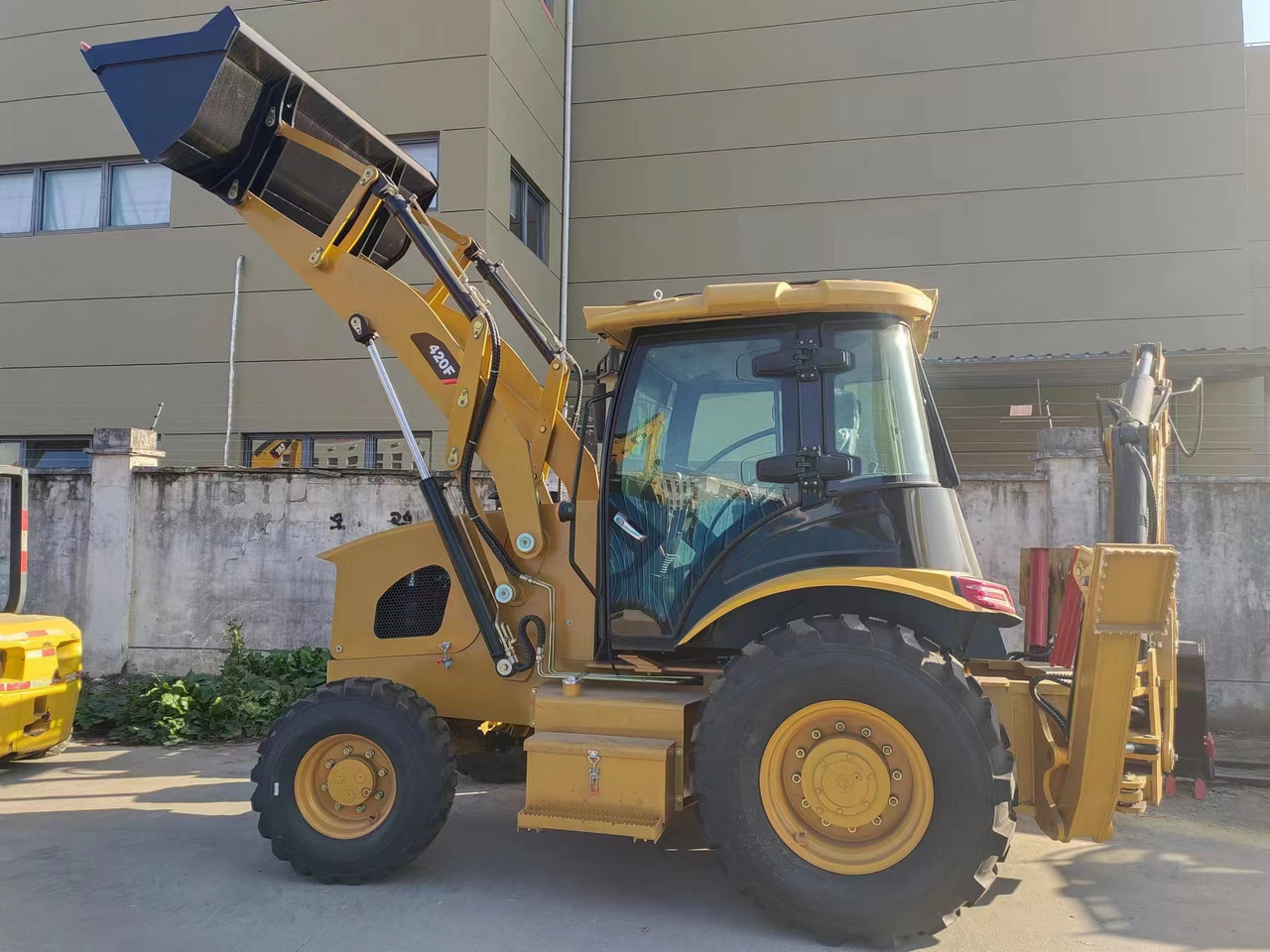 CATERPILLAR 420F - Buldoexcavator: Foto 3 CATERPILLAR 420F - Buldoexcavator: Foto 3