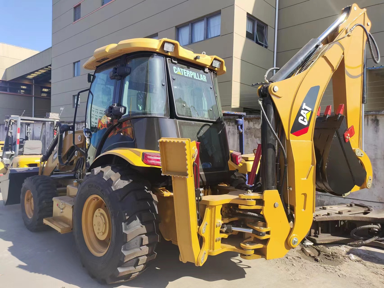 CATERPILLAR 420F - Buldoexcavator: Foto 1 CATERPILLAR 420F - Buldoexcavator: Foto 1