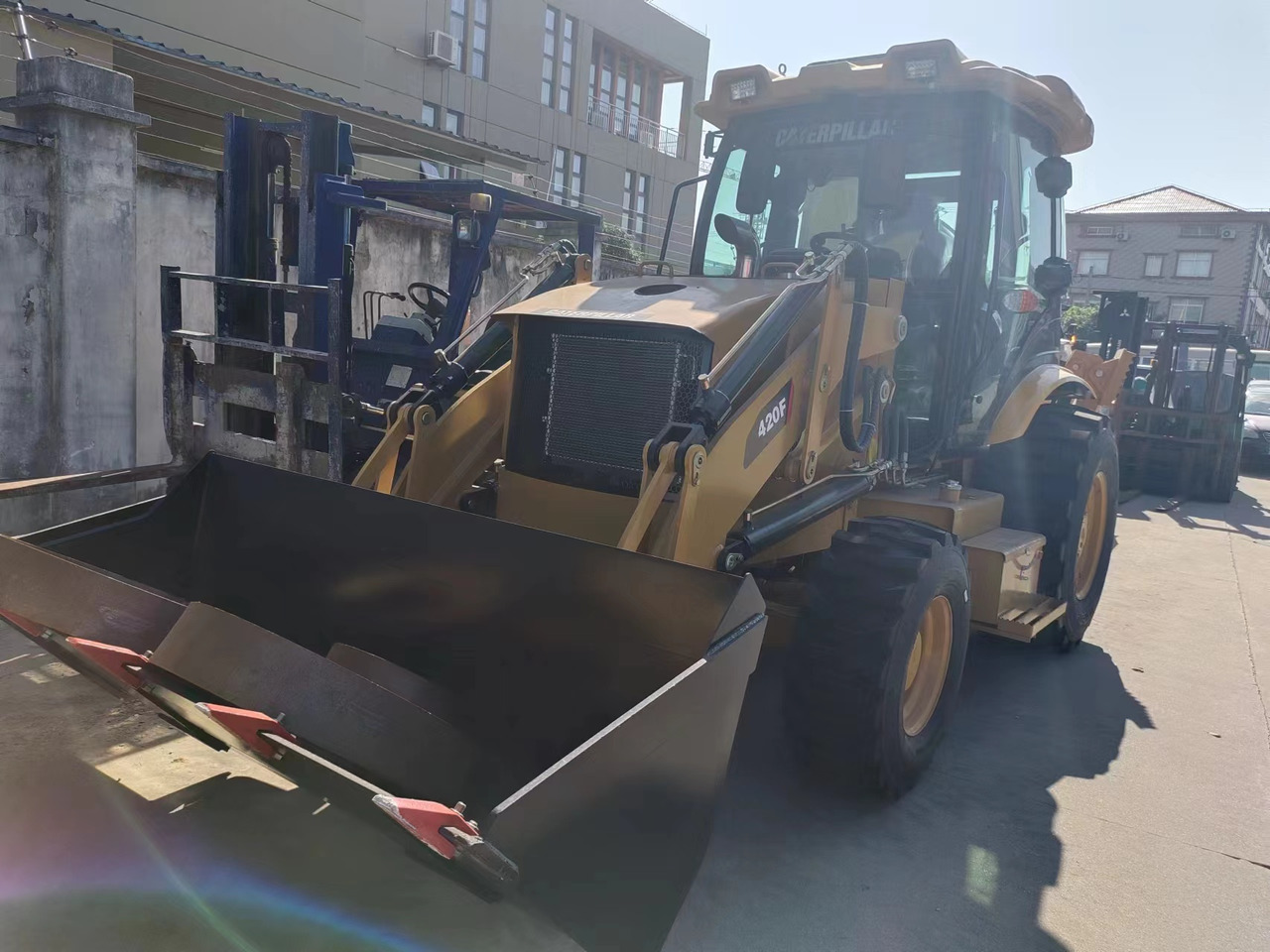 CATERPILLAR 420f - Buldoexcavator: Foto 4 CATERPILLAR 420f - Buldoexcavator: Foto 4