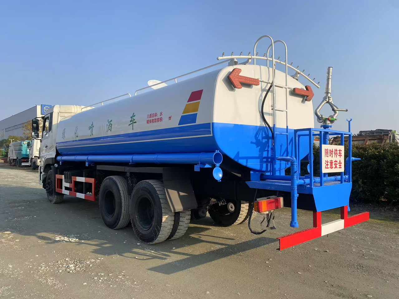 DONGFENG 20000L water truck Sprinkler - Camion cisternă: Foto 3 DONGFENG 20000L water truck Sprinkler - Camion cisternă: Foto 3