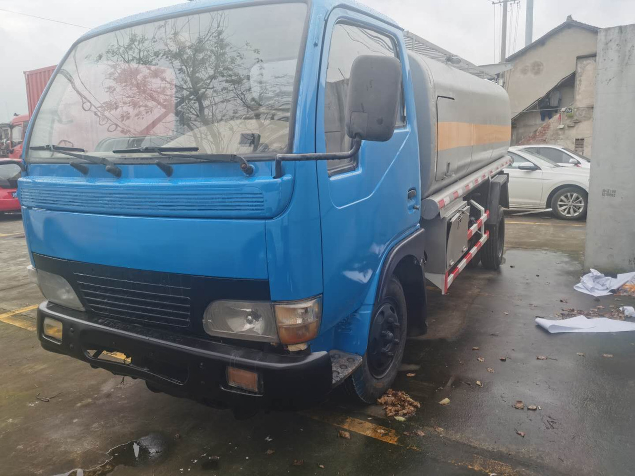 DONGFENG 6ton - Camion cisternă: Foto 2 DONGFENG 6ton - Camion cisternă: Foto 2