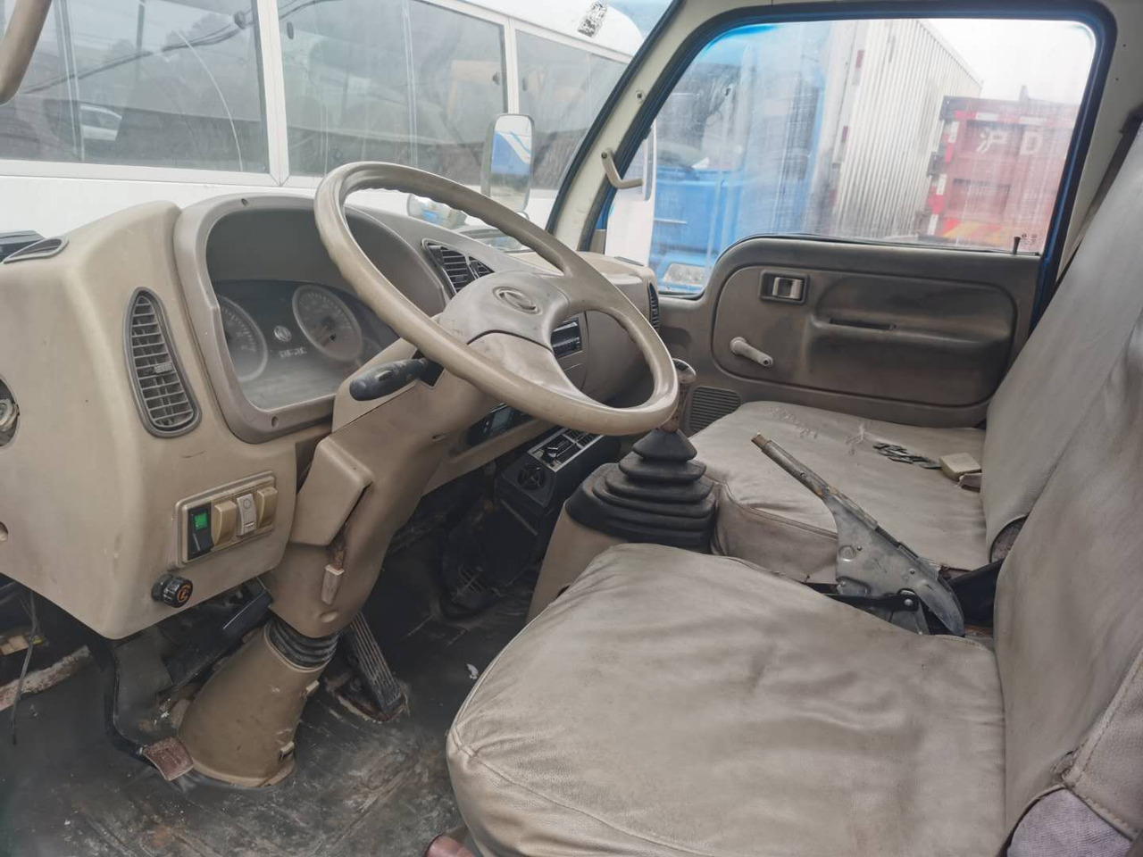 DONGFENG 6ton - Camion cisternă: Foto 5 DONGFENG 6ton - Camion cisternă: Foto 5