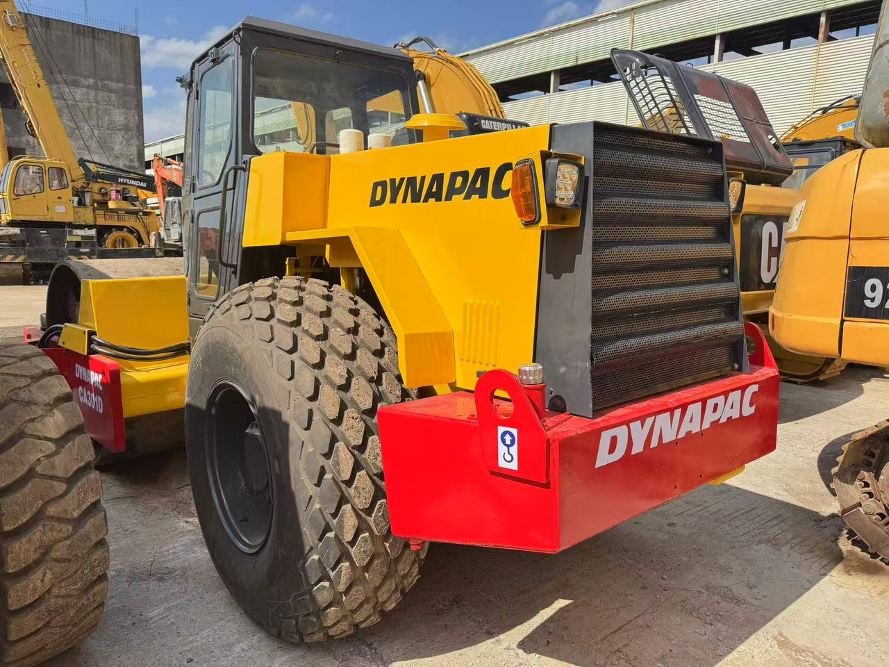 DYNAPAC CA301D - Cilindru compactor pentru asfalt: Foto 5 DYNAPAC CA301D - Cilindru compactor pentru asfalt: Foto 5