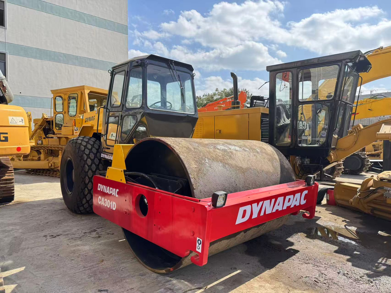 DYNAPAC CA301D - Cilindru compactor pentru asfalt: Foto 1 DYNAPAC CA301D - Cilindru compactor pentru asfalt: Foto 1