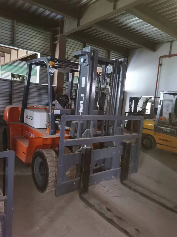 HELI 70 DIESEL FORKLIFT 7TON - Stivuitor diesel: Foto 3 HELI 70 DIESEL FORKLIFT 7TON - Stivuitor diesel: Foto 3