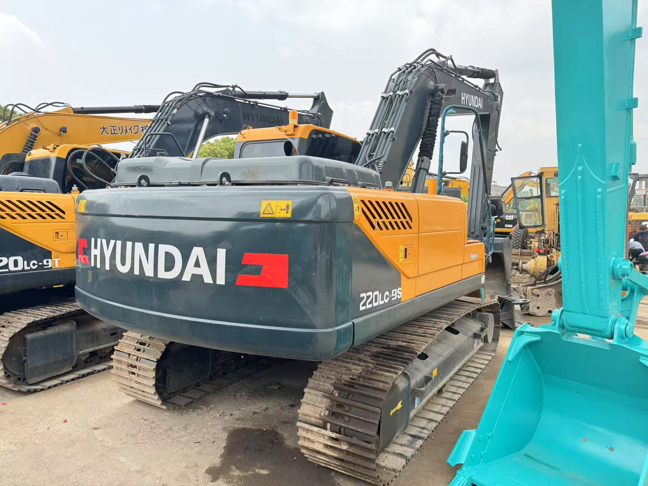HYUNDAI R220LC-9S - Excavator pe şenile: Foto 2 HYUNDAI R220LC-9S - Excavator pe şenile: Foto 2