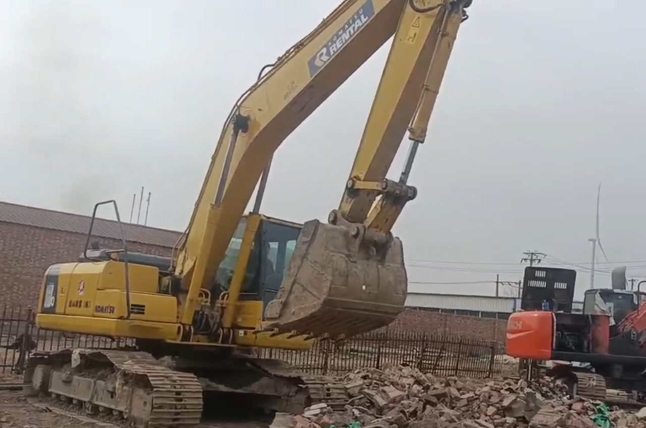 KOMATSU PC200-8N1 - Excavator pe şenile: Foto 1 KOMATSU PC200-8N1 - Excavator pe şenile: Foto 1