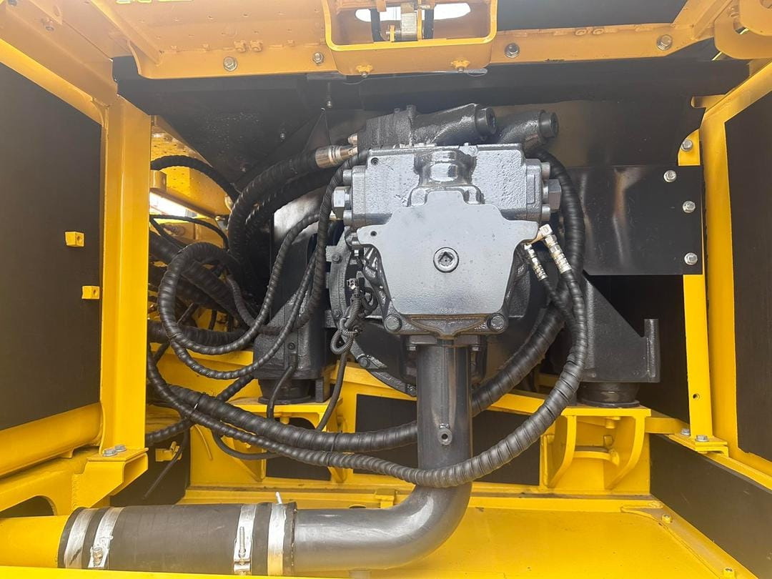 KOMATSU PC300-8 - Excavator pe şenile: Foto 4 KOMATSU PC300-8 - Excavator pe şenile: Foto 4