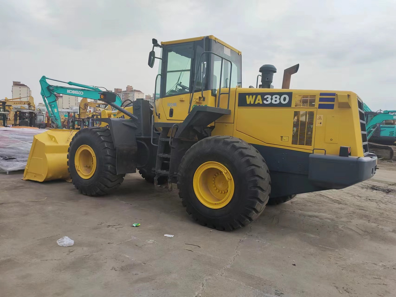 KOMATSU WA380-6 - Încărcător frontal pe pneuri: Foto 2 KOMATSU WA380-6 - Încărcător frontal pe pneuri: Foto 2