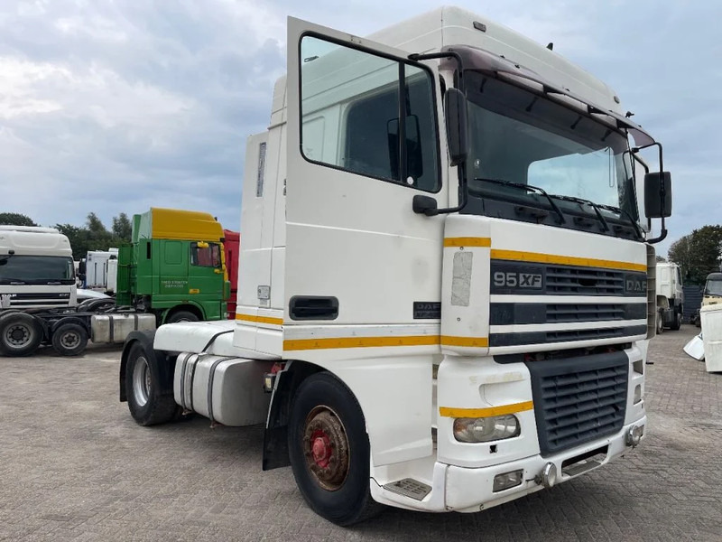 DAF XF 95.430 Tractor unit - Cap tractor: Foto 1 DAF XF 95.430 Tractor unit - Cap tractor: Foto 1