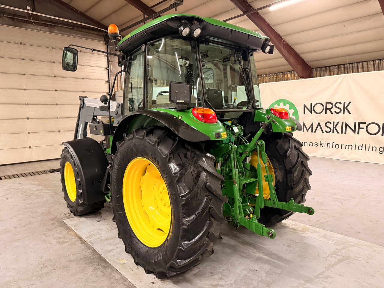 John Deere 5820 - Tractor agricol: Foto 3 John Deere 5820 - Tractor agricol: Foto 3