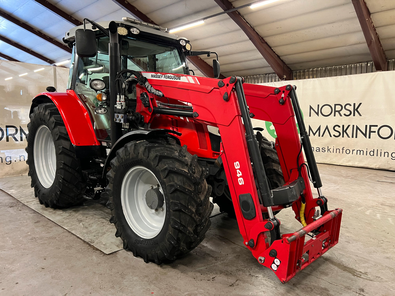 Massey Ferguson 5613 Dyna 6 - Tractor agricol: Foto 4 Massey Ferguson 5613 Dyna 6 - Tractor agricol: Foto 4
