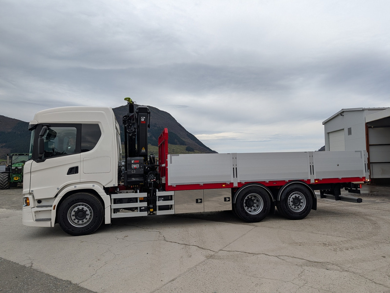 Scania G420 6x2 med HIAB 232-E5 Hipro og MCE påbygg - Camion platformă, Camion cu macara: Foto 2 Scania G420 6x2 med HIAB 232-E5 Hipro og MCE påbygg - Camion platformă, Camion cu macara: Foto 2
