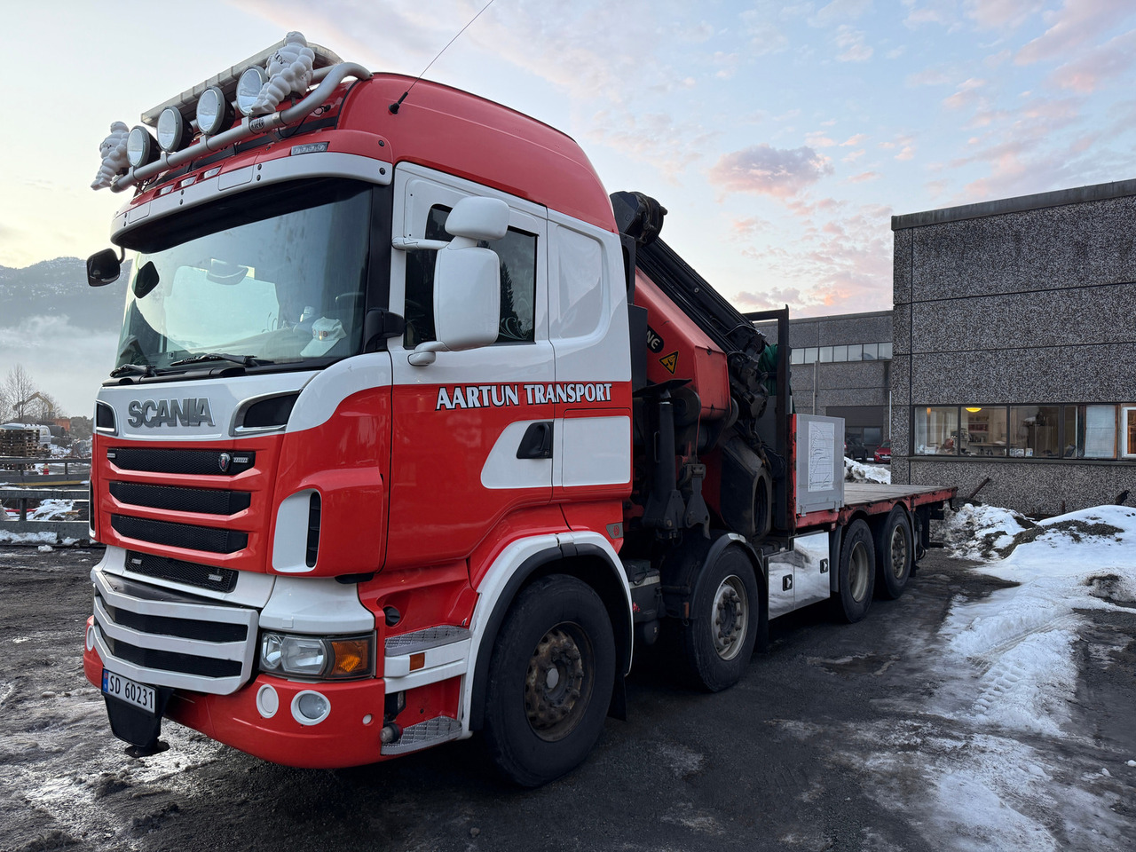 Scania R560 - Camion cu macara, Camion platformă: Foto 1 Scania R560 - Camion cu macara, Camion platformă: Foto 1