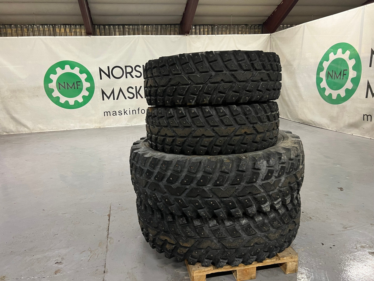 TRI 2 Dekk, TRI 2 DEKK MED PIGG - Roată completă pentru Utilaje agricole: Foto 1 TRI 2 Dekk, TRI 2 DEKK MED PIGG - Roată completă pentru Utilaje agricole: Foto 1