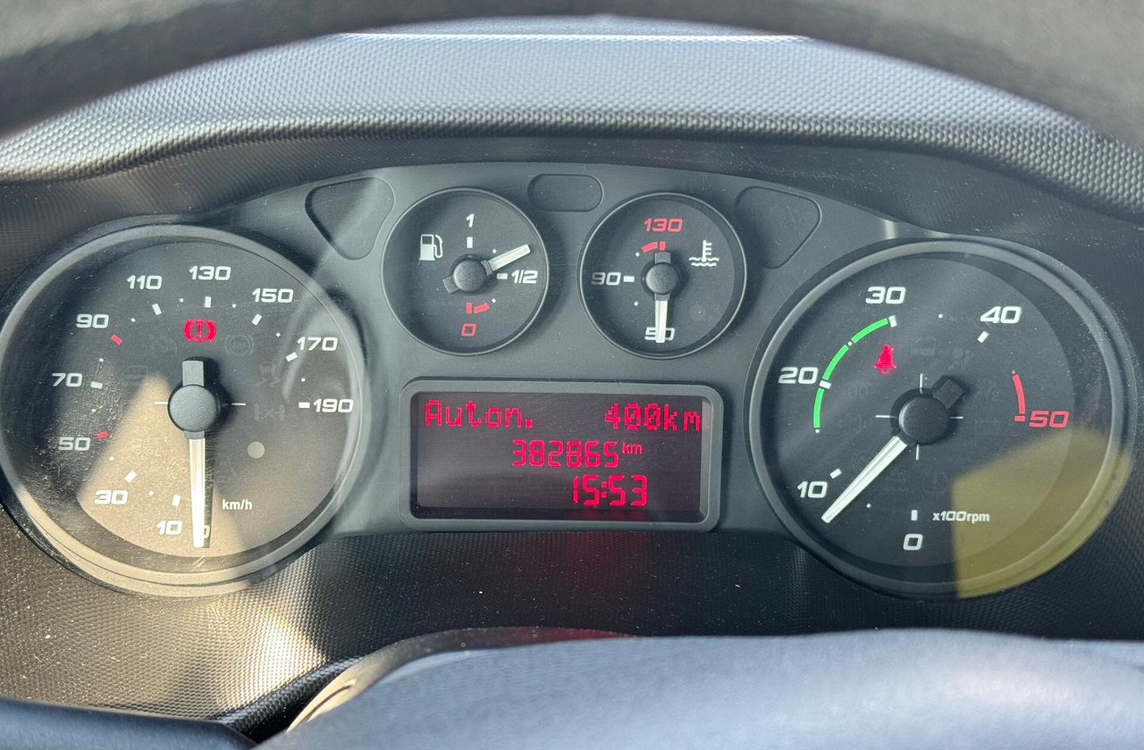 IVECO DAILY 35S15 - FRIGO FRC - PATENTE B - Autoutilitară frigorifica: Foto 5 IVECO DAILY 35S15 - FRIGO FRC - PATENTE B - Autoutilitară frigorifica: Foto 5