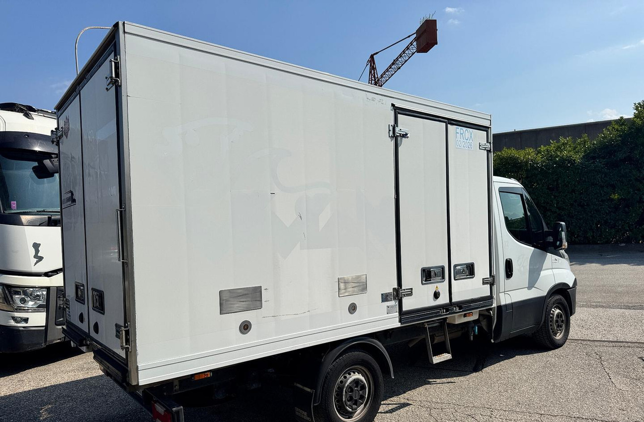 IVECO DAILY 35S15 - FRIGO FRC - PATENTE B - Autoutilitară frigorifica: Foto 3 IVECO DAILY 35S15 - FRIGO FRC - PATENTE B - Autoutilitară frigorifica: Foto 3