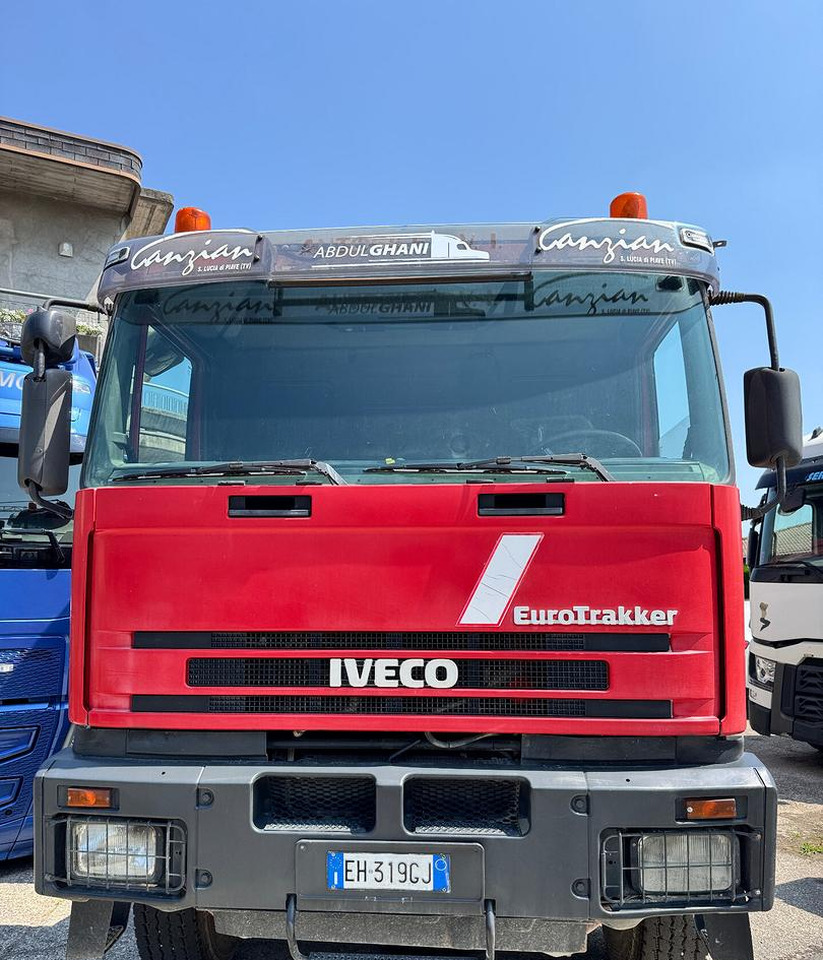 IVECO TRAKKER 420 - 8X4 - Camion basculantă: Foto 3 IVECO TRAKKER 420 - 8X4 - Camion basculantă: Foto 3